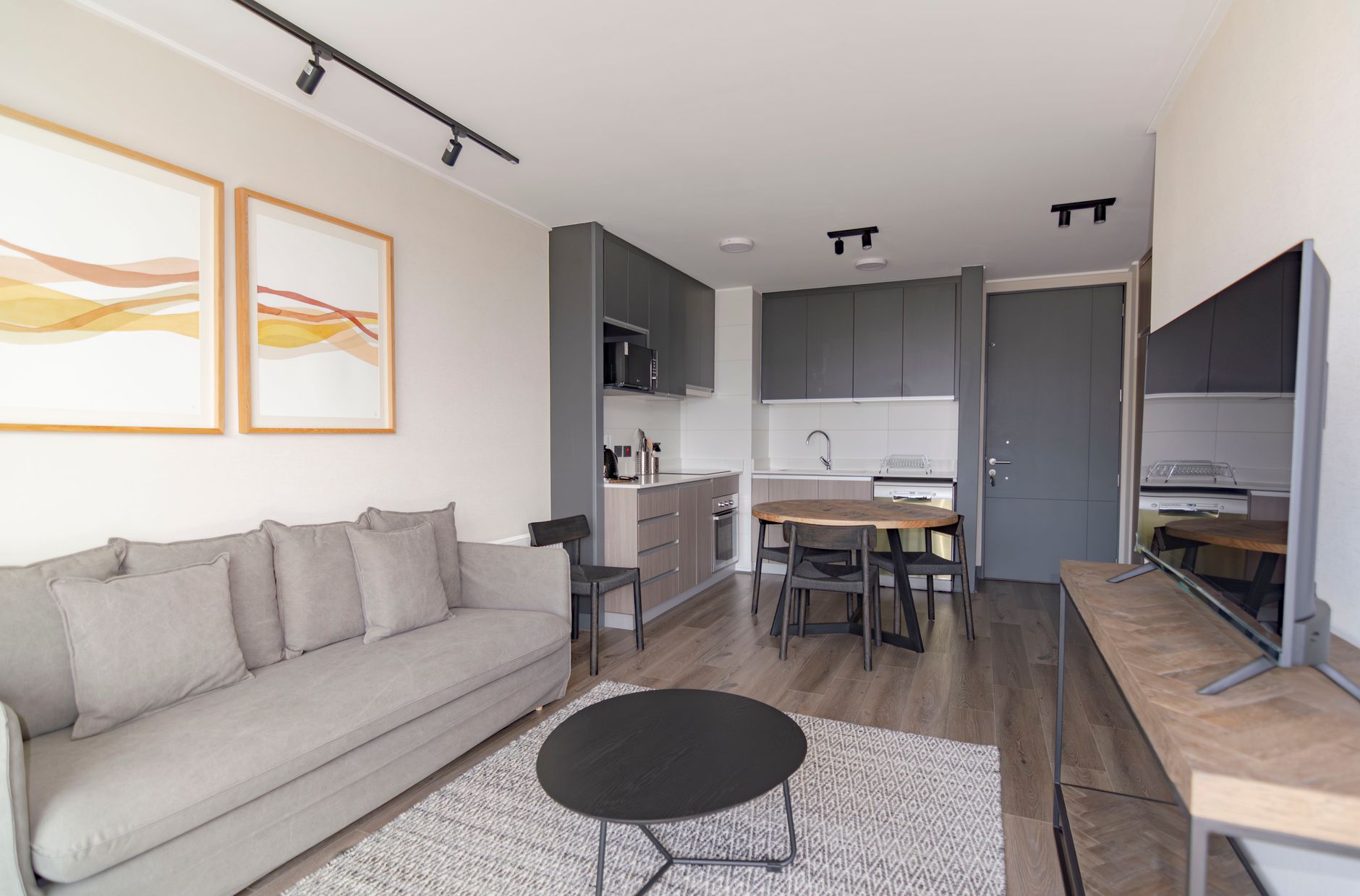 Salón pequeño con muebles proporcionados